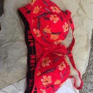 Victoria’s Secret 34D bra